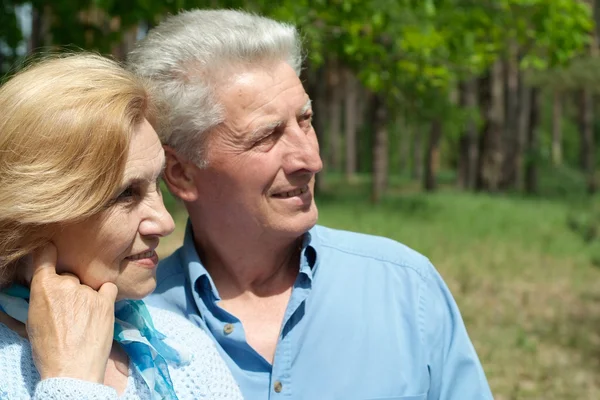 Older people surrounded by nature — Stock Photo, Image