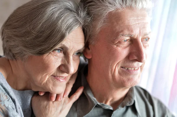 Portret van gelukkig ouder paar — Stockfoto