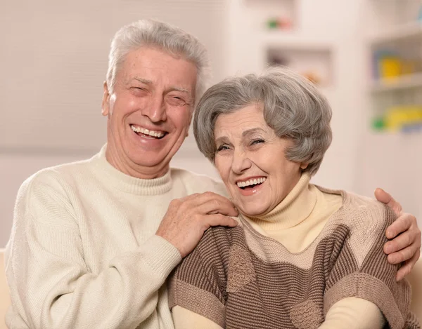 Hermosa pareja de ancianos — Foto de Stock