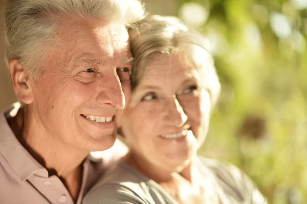 Glückliches Seniorenpaar — Stockfoto