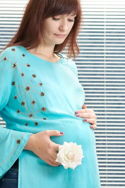 Милая беременная женщина — стоковое фото