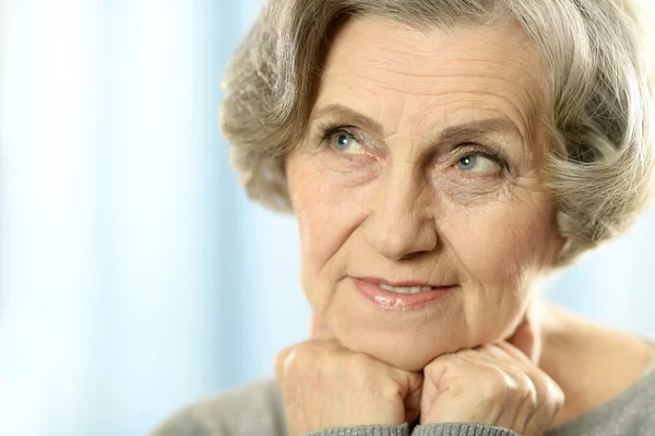 Portret van een vrouw van middelbare leeftijd — Stockfoto