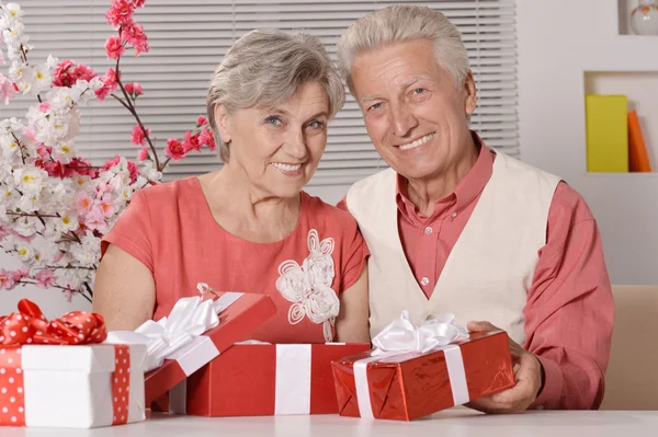 Äldre par spendera tid tillsammans — Stockfoto