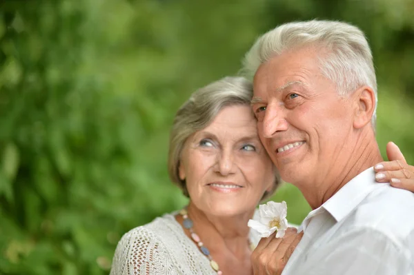 Casal mais velho amoroso — Fotografia de Stock