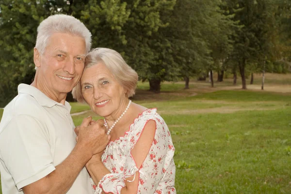 Sympothetic elderly people went to the nature — Stock Photo, Image