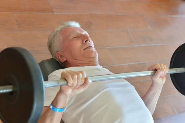 Elderly man playing sports — Stock Photo, Image