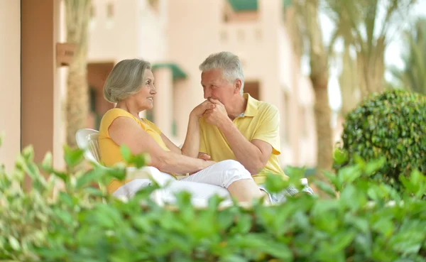 Seniorenpaar im Resort — Stockfoto