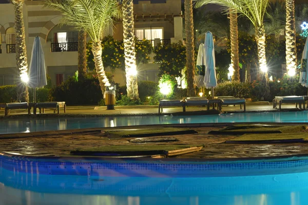 Pool at hotel in evening light — Stock Photo, Image