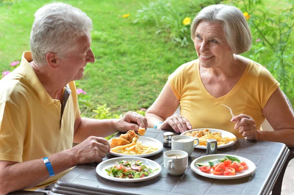 Elder couple eating breakfast — Stock Photo, Image