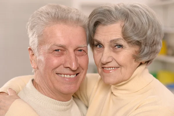 Портрет щасливої старшої пари — стокове фото