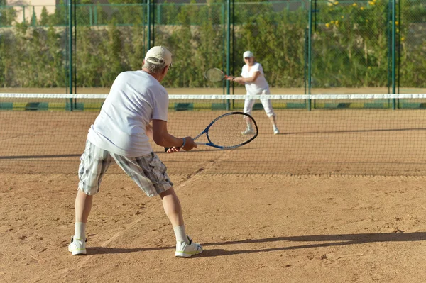 Senior couple playing tennis — Stock Photo, Image