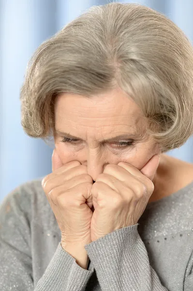 Mujer triste mayor — Foto de Stock