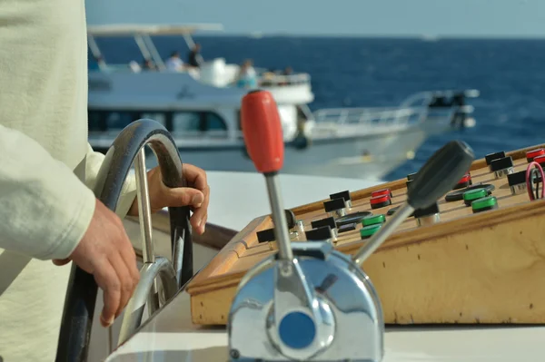 Hands of skipper — Stock Photo, Image