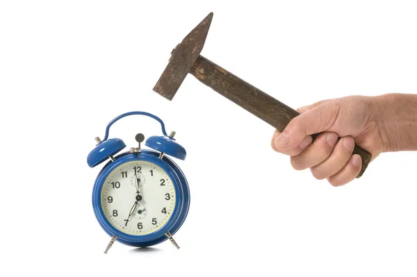 Hammer hits alarm clock — Stock Photo, Image