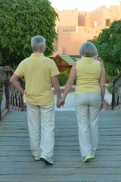 Couple sénior à l'hôtel resort — Photo