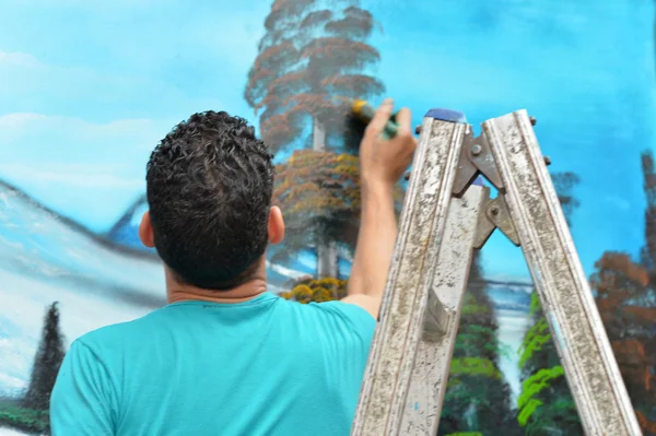 Man painting wall design — Stock Photo, Image