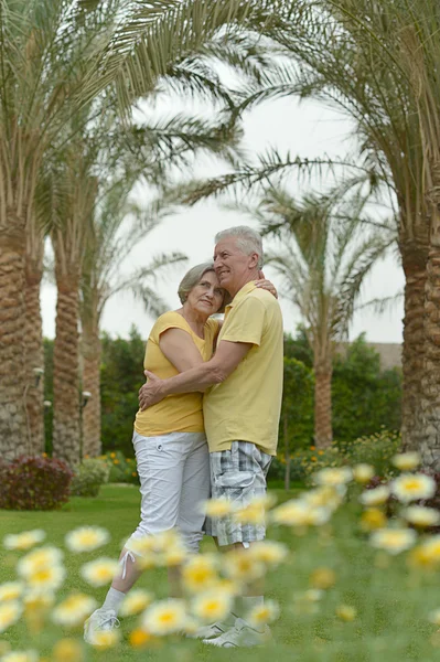 Seniorenpaar im Resort — Stockfoto