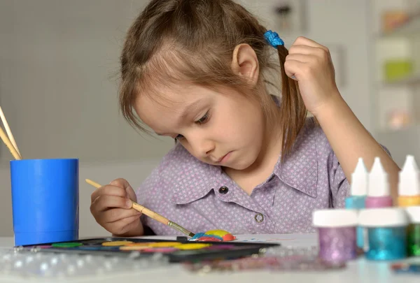 Pintura de menina — Fotografia de Stock