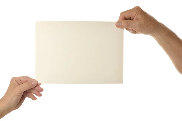 Mãos segurando papel em branco — Fotografia de Stock