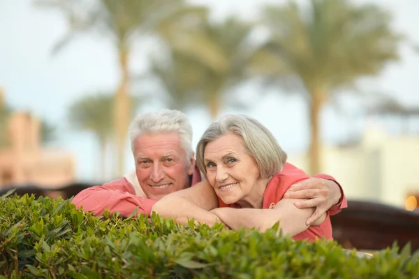 Starší pár v resortu — Stock fotografie