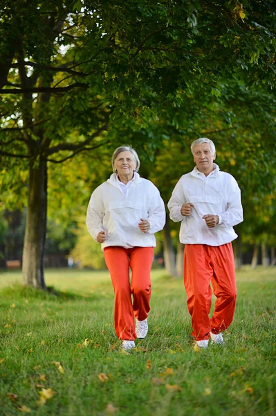 Couple âgé sportif — Photo