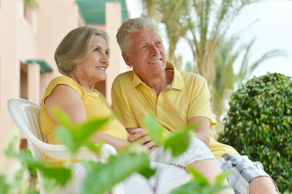 Seniorenpaar im Resort — Stockfoto