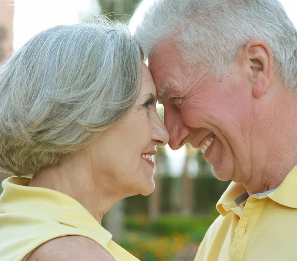 Casal mais velho amoroso — Fotografia de Stock