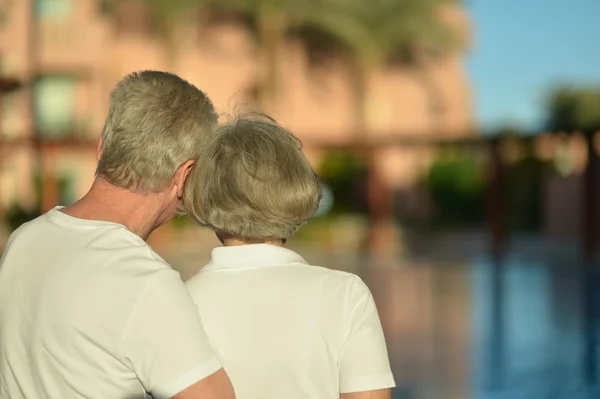 Pareja mayor en el resort — Foto de Stock