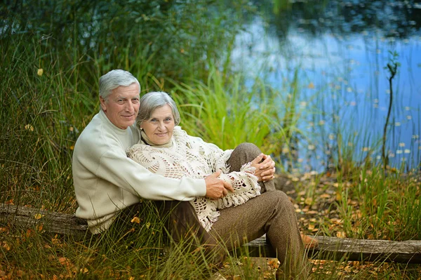 Elderly couple in nature — Stock Photo, Image