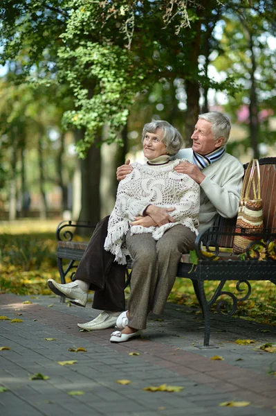 Hermosa pareja de ancianos — Foto de Stock