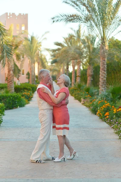 Casal sénior no resort — Fotografia de Stock