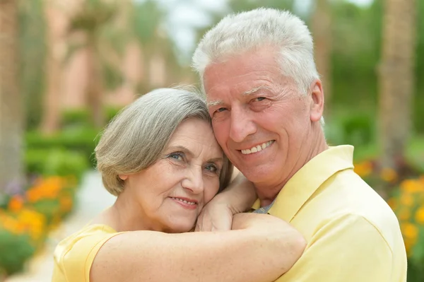 Seniorenpaar im Resort — Stockfoto