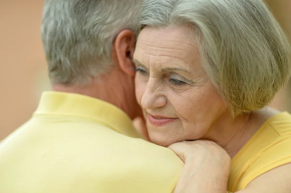 Senior pair hug — Stock Photo, Image