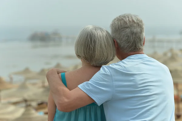 Casal sénior no mar — Fotografia de Stock