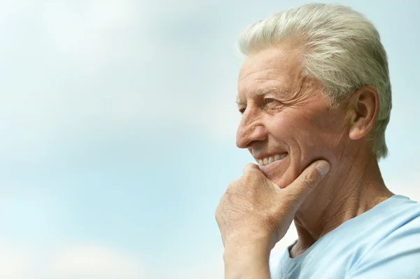 Old man and sky — Stock Photo, Image