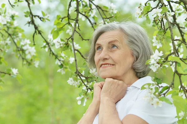 Elderly woman portrait outdoors — Stock Photo, Image