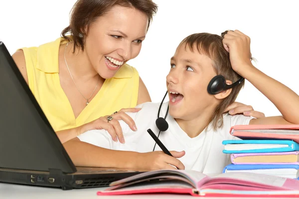 Mutter und Sohn lernen zusammen — Stockfoto