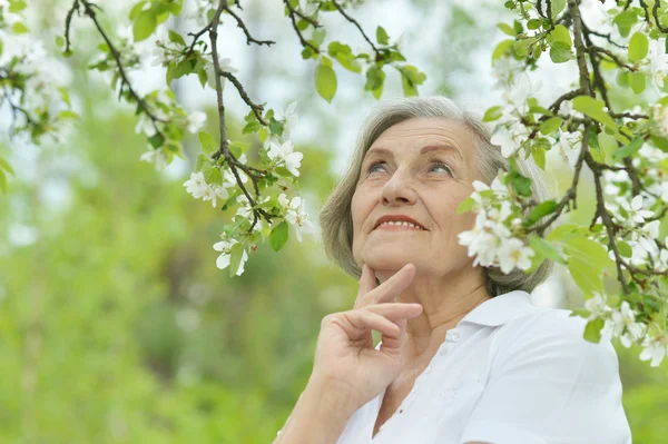 Elderly woman portrait outdoors — Stock Photo, Image