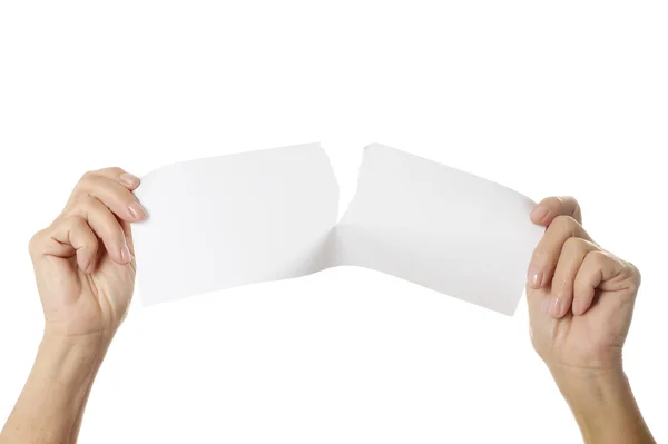 Руки рвут лист бумаги — стоковое фото
