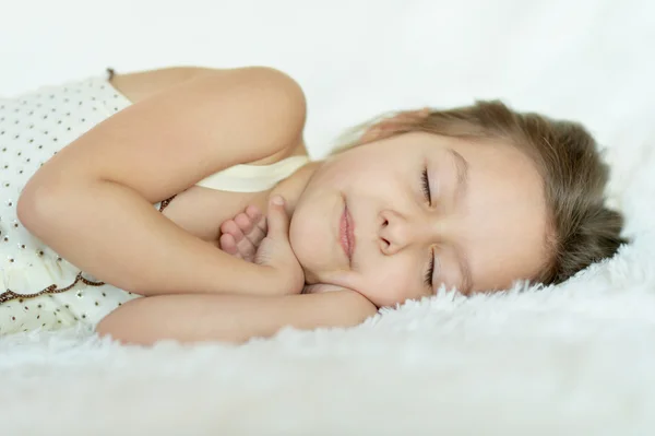 Niza niña durmiendo en casa — Foto de Stock