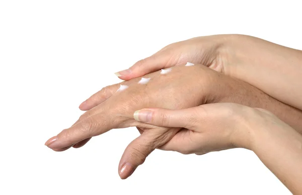 Mulher aplicando creme nas mãos — Fotografia de Stock