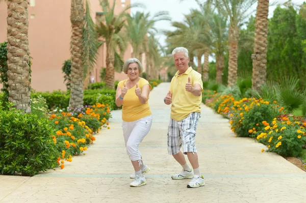 Senior couple at the resort — Stock Photo, Image
