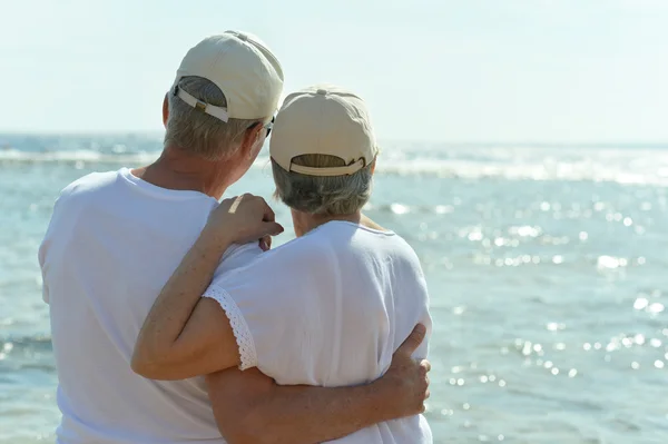 Coppia anziana in mare — Foto Stock