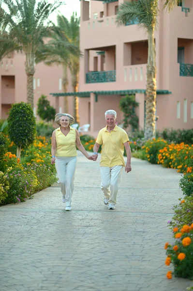Senior par på feriestedet – stockfoto