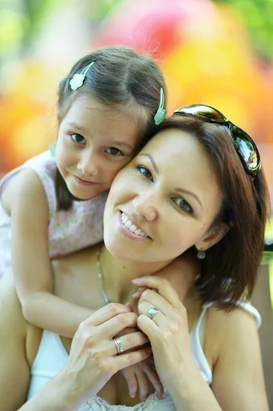 Moeder met haar dochter — Stockfoto