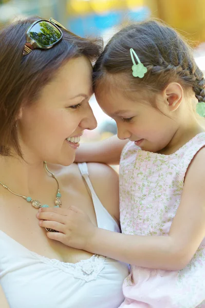 Mutter mit ihrer Tochter — Stockfoto