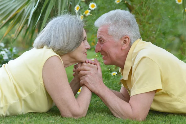 Elderly couple  at resort — Stock Photo, Image