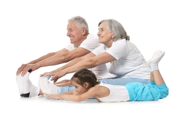 Pareja mayor haciendo ejercicio con su nieta — Foto de Stock