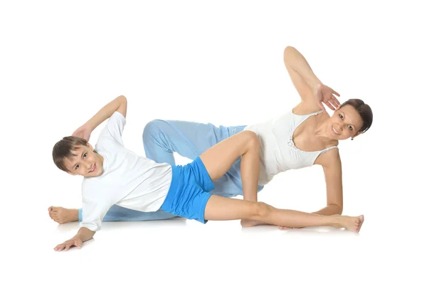 Madre e hijo haciendo ejercicio — Foto de Stock