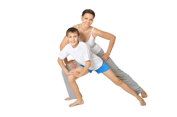 Anne oğlu ile egzersiz — Stok fotoğraf